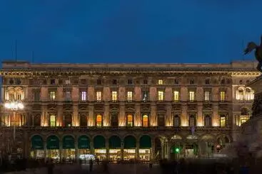 בית מלון כפרי The Glamore Milano Duomo