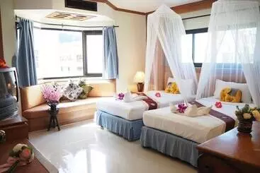 Hotel Your Place Inn