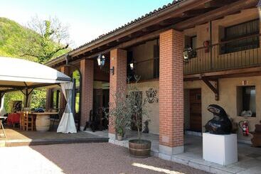 민박 Wine & Art Relais Vallombrosa