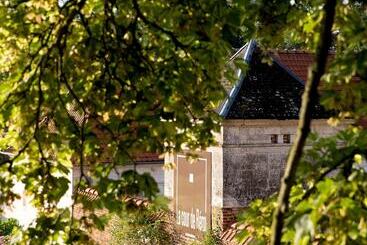 Hotel La Cour De Remi