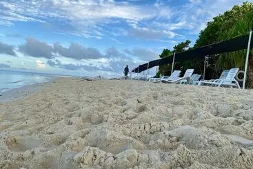 پانسیون Ocean Beach Inn   Maldives