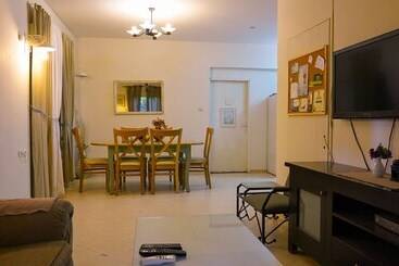 Kır Evi Brush And Wind