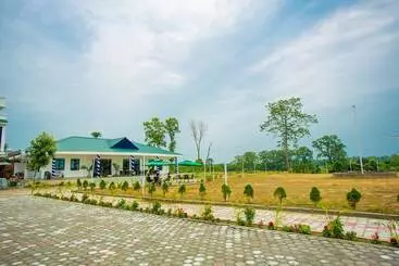 هتل Riverside Green House Resort