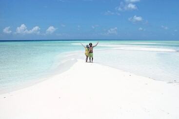 پانسیون Bina Surf Camp