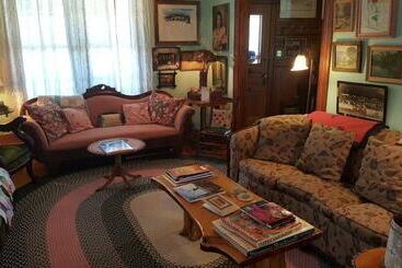 مبيت وإفطار Paradox Lodge & Cedar Lodge