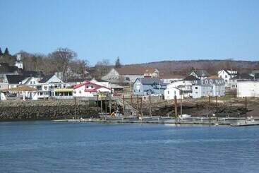 Gullivers Cove Oceanview Cottages