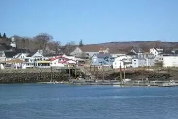 Gullivers Cove Oceanview Cottages