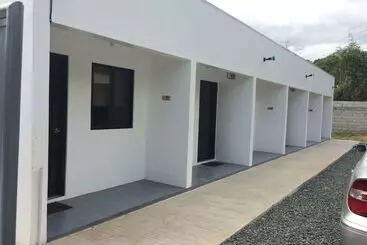 ペンション Bumblebee Inn