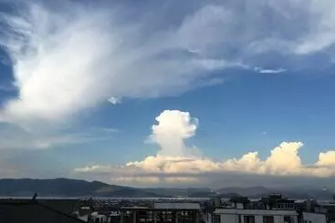 Majatalo Ooh Countryard Inn