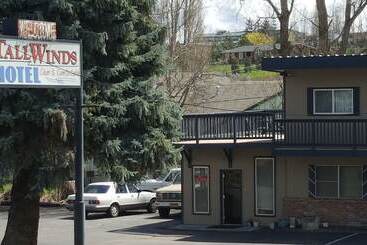 Tall Winds Motel