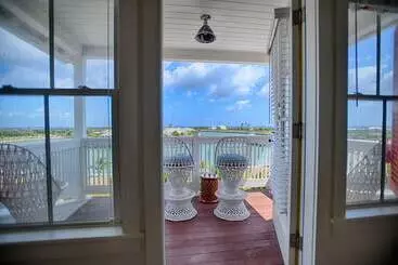 The Sandpiper Inn & Cottages