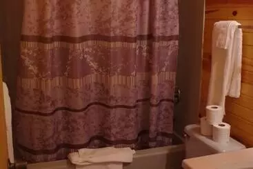 Mökkimajoitus Dogtooth Lake Resort