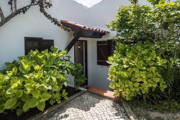 Ericeira Villa Surf Camp Hostel