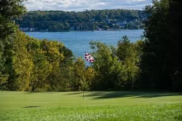 ホテル Village Green Lodge