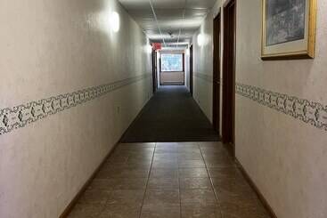 مُتل Lincoln Host Motor Inn