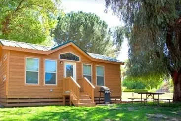 Mökkimajoitus Soledad Canyon Rv & Camping Resort