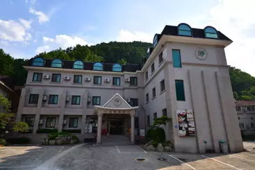 בית מלון כפרי Sokcho Arirang Resortel