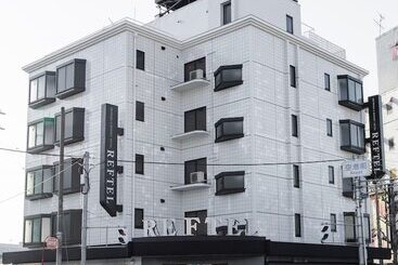 בית מלון כפרי Reftel Osaka Itami Airport