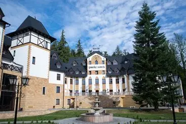 Hotelli Zámek Lužec Spa & Wellness Resort