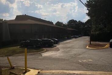 فندق على الطريق Haven Inn & Suites