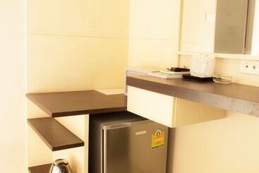 Beehive Magenta Patong Hostel