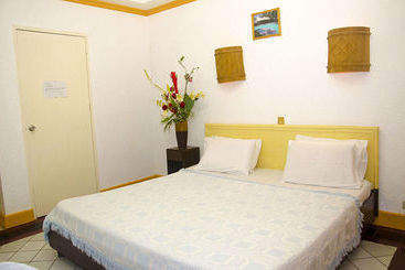 Estaca Bay Gardens Conference Resort