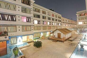 Townhouse Royal Palms Hotel Rose