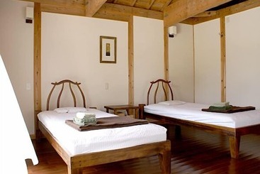 Отель Sukabura Inn