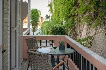 Elena Seafront Luxury Apartments