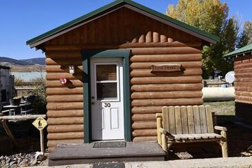 Twin Pines Lodge & Cabins