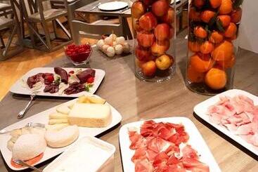 Szálloda Il Cascinalenuovo