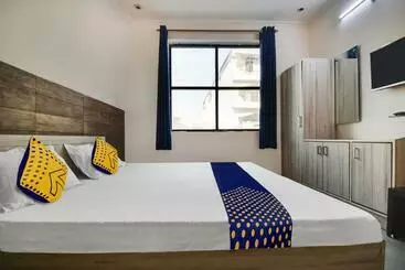 ホテル Spot On 81226 Utkarsh Homestay