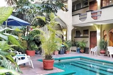 هتل Solimar Inn Suites