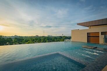 ホテル The Cavalli Casa Resort