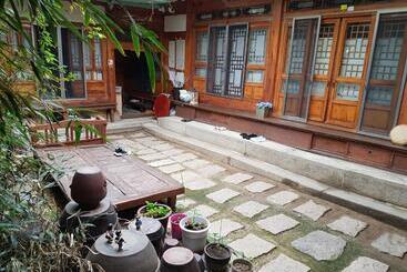 پانسیون Gongsimga Hanok Guesthouse