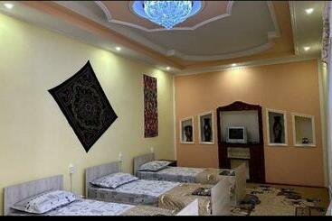 הוסטל Orzu Guest House