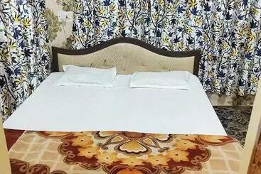Pensió Fabulous G House, Dal Lake