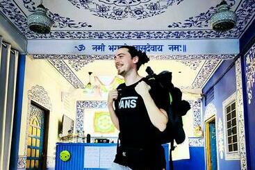 Albergue House Of Touristers Hotel & Cafe