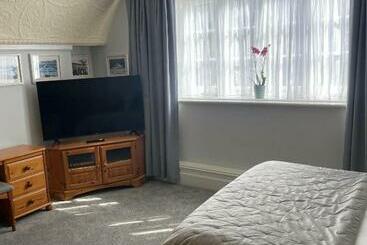 Alberg The Lugger Fowey