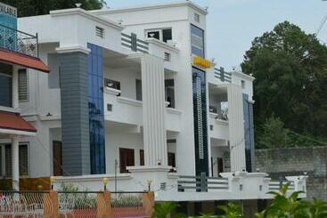 Hotel Pinehill Suits