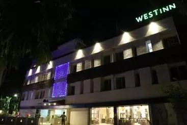 ホテル West Inn