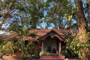 リゾートホテル Bovera Orchards Coorg By Luxdens Hotels