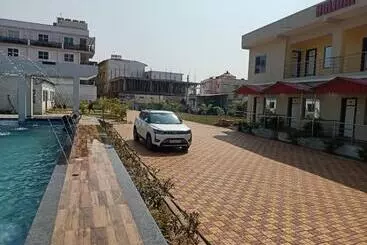 ホテル Holiday Beach Resort !! Beach Distance 50 Mts !!