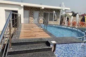 Hotel Holiday Beach Resort !! Beach Distance 50 Mts !!