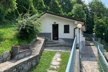 הוסטל Paradise La Tana