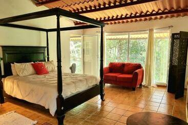 مبيت وإفطار Olp Treehouse Cerro Azul
