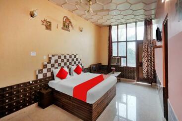 Hotel Flagship The Midd Way Mandi