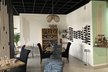 ホテル Hôtel Restaurant Le S Y