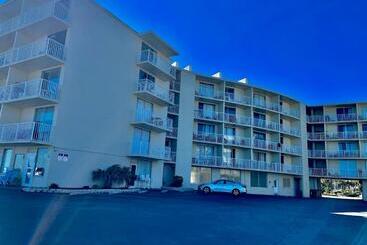 Huoneistohotelli Adorable Ocean Beach Studio Condo