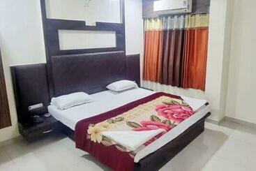 Pop Hotel Darshan & Guest House